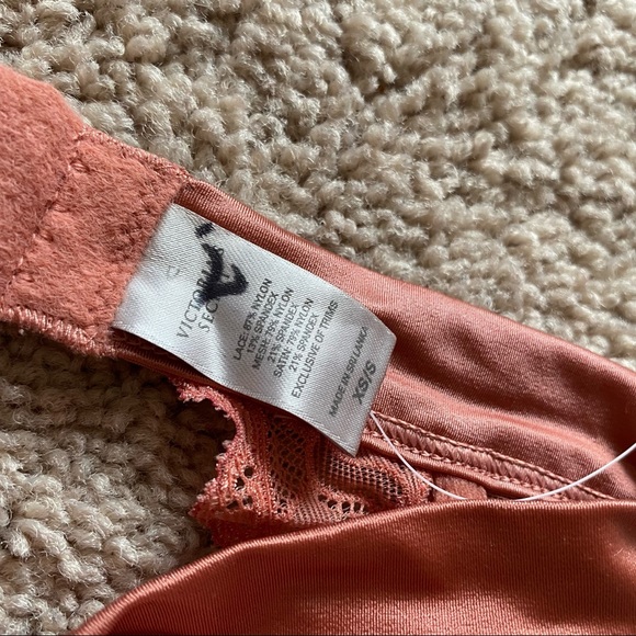 Victoria’s Secret garter belt - Picture 3 of 4